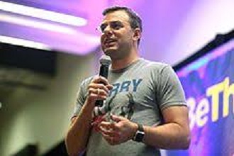 美國聯邦眾議員艾邁敘（Justin Amash）去年因對總統川普失望退出共和黨，而後更對彈劾川普案投下贊成票；現為無黨籍的他今天宣布，準備以第三黨候選人身分參選總統。 圖 : 翻攝自維基百科