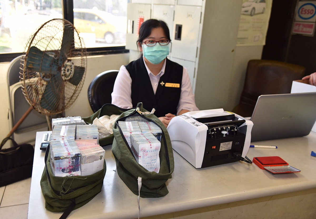 桃機公司表示，防疫車隊補助款發放比例已經超過6成5，計程車更是將近全數發放完成。 圖：桃機公司／提供