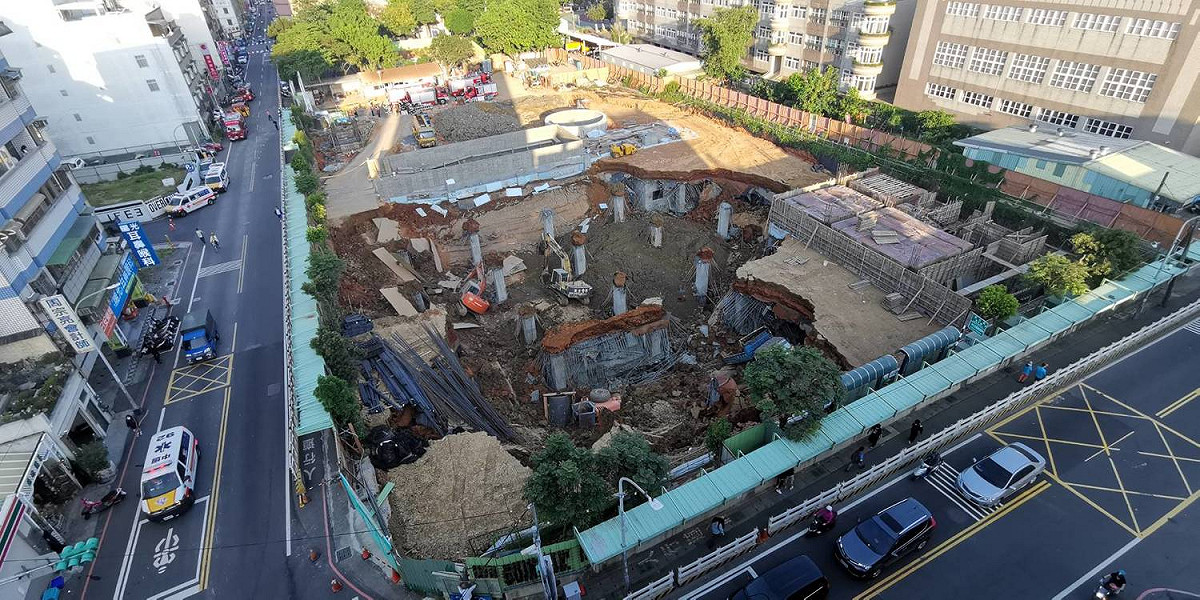 平鎮文化公園地下停車場工程30日發生樓地坍塌意外造成1死2傷。 圖：林昀真/翻攝