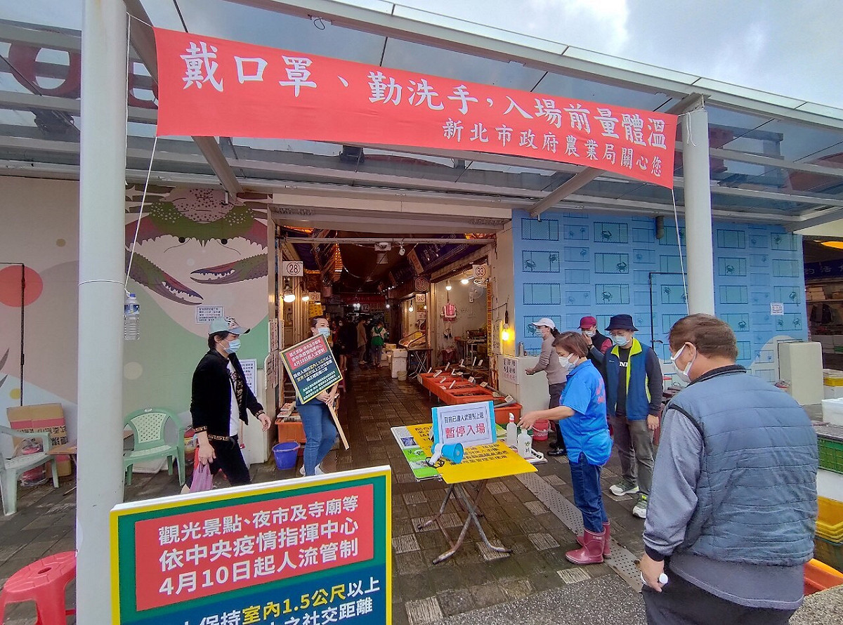 龜吼漁夫市集人數超過160人，即停止入場。  圖：新北市農業局提供