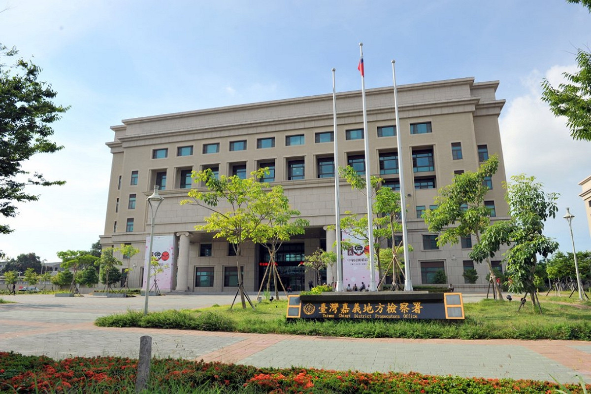 鐵路警察李承翰遭刺死案，嘉義地方法院1日晚上重新裁定被告仍以50萬元交保並限制住居，交保後須立即至醫院就診，由醫師評估有無住院治療必要。 圖：翻攝自臺灣嘉義地方檢察署臉書