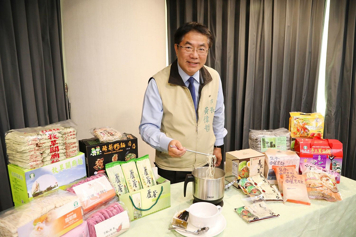 臺南市長黃偉哲日前寄出多箱「臺南好麵」送給國際姊妹市與友誼市，推廣台南好麵。 圖：台南市政府提供