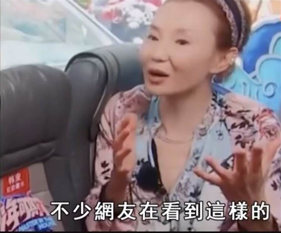 照片中只見張曼玉臉頰消瘦、整體顯得老態，許多網友留言表示崩壞。 圖 : 翻攝自東網微博