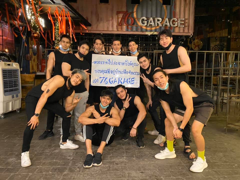 泰國餐廳外提升外送業績，餐廳服務生每一個都是男模等級。 圖：翻攝76 Garage臉書粉絲專頁