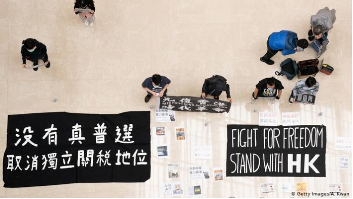 加拿大《環球郵報》報導，近50名香港人向加拿大尋求庇護，其中包括曾參與反送中示威者擔憂回到香港將面臨不公正的審判。 圖：翻攝德國之聲臉書