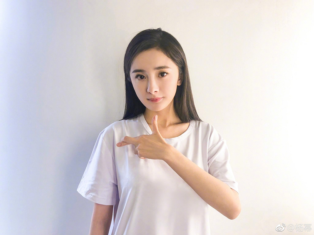 楊冪因演過許多深植人心、膾炙人口的戲劇作品，被中國粉絲封為女神。 圖：翻攝楊冪微博