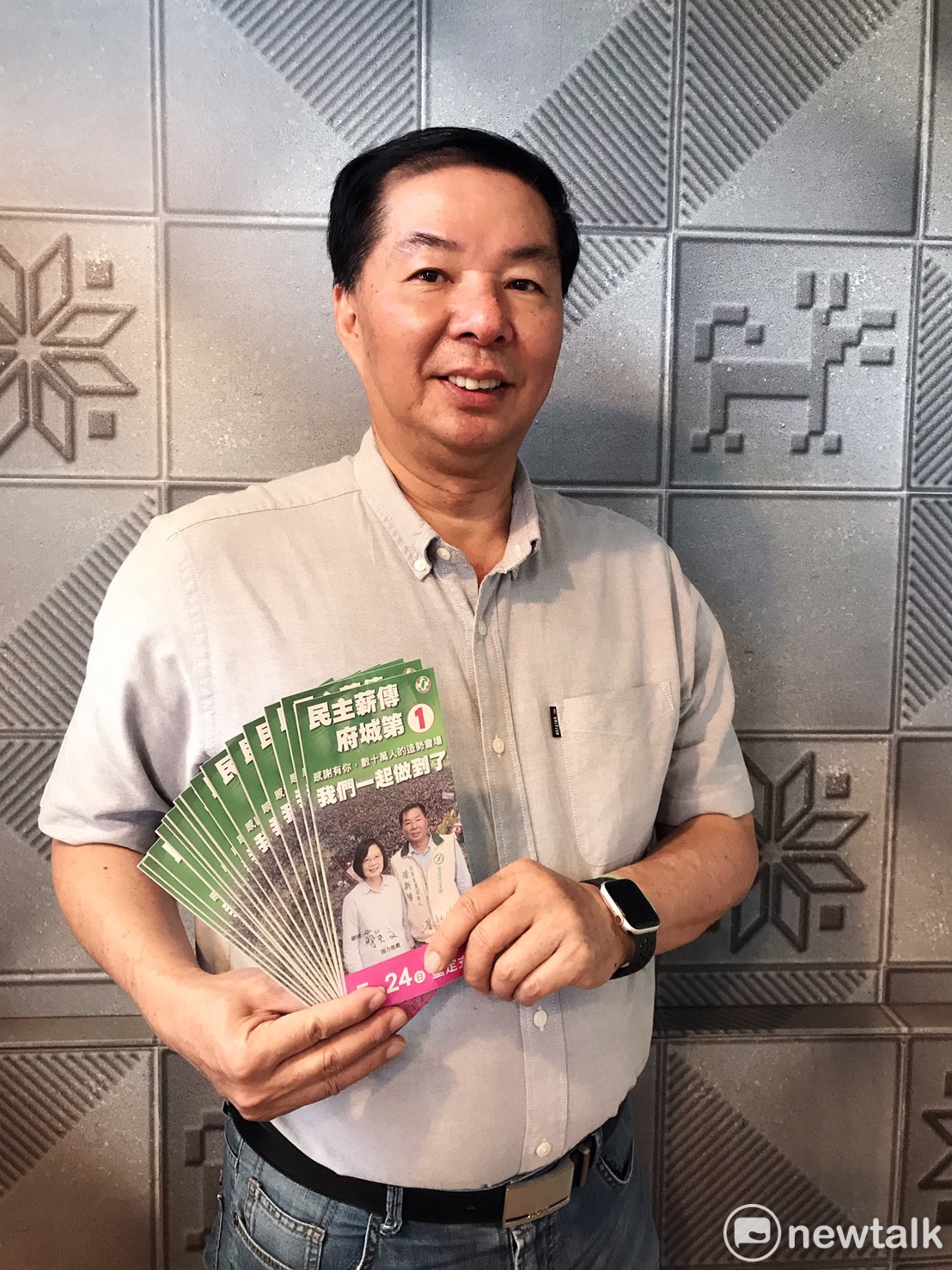 民進黨台南市黨部主委參選人潘新傳推出首波文宣，內容溫情訴說投身民主運動31年的心路歷程，並提出民進黨勝選後的省思， 圖：黃博郎／攝