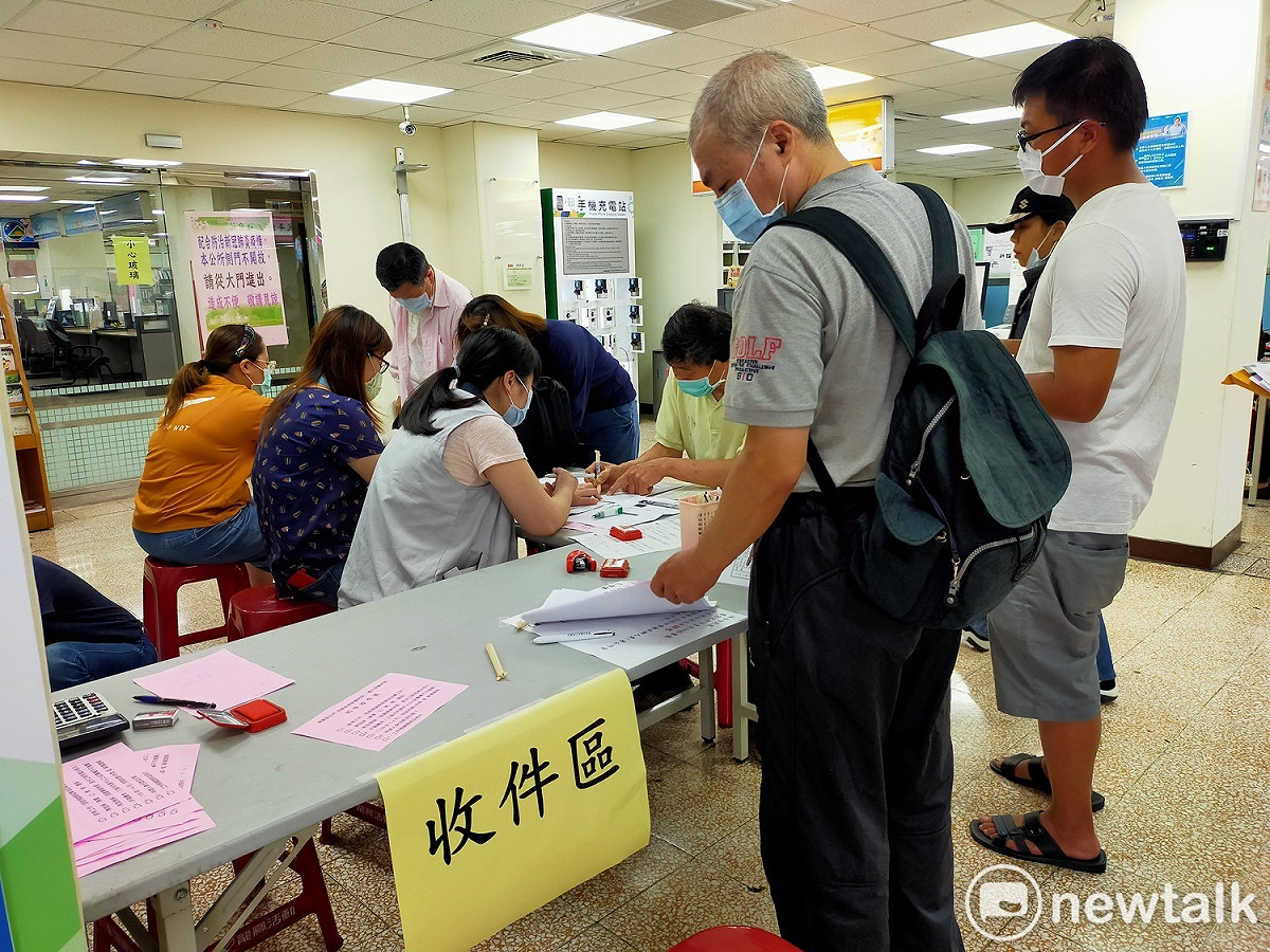 鄭文燦指出，目前政府提出的紓困類型很多，申請方法也不一樣，他已要求以「從簡、從速、從寬」原則認定。 圖：林昀真／攝
