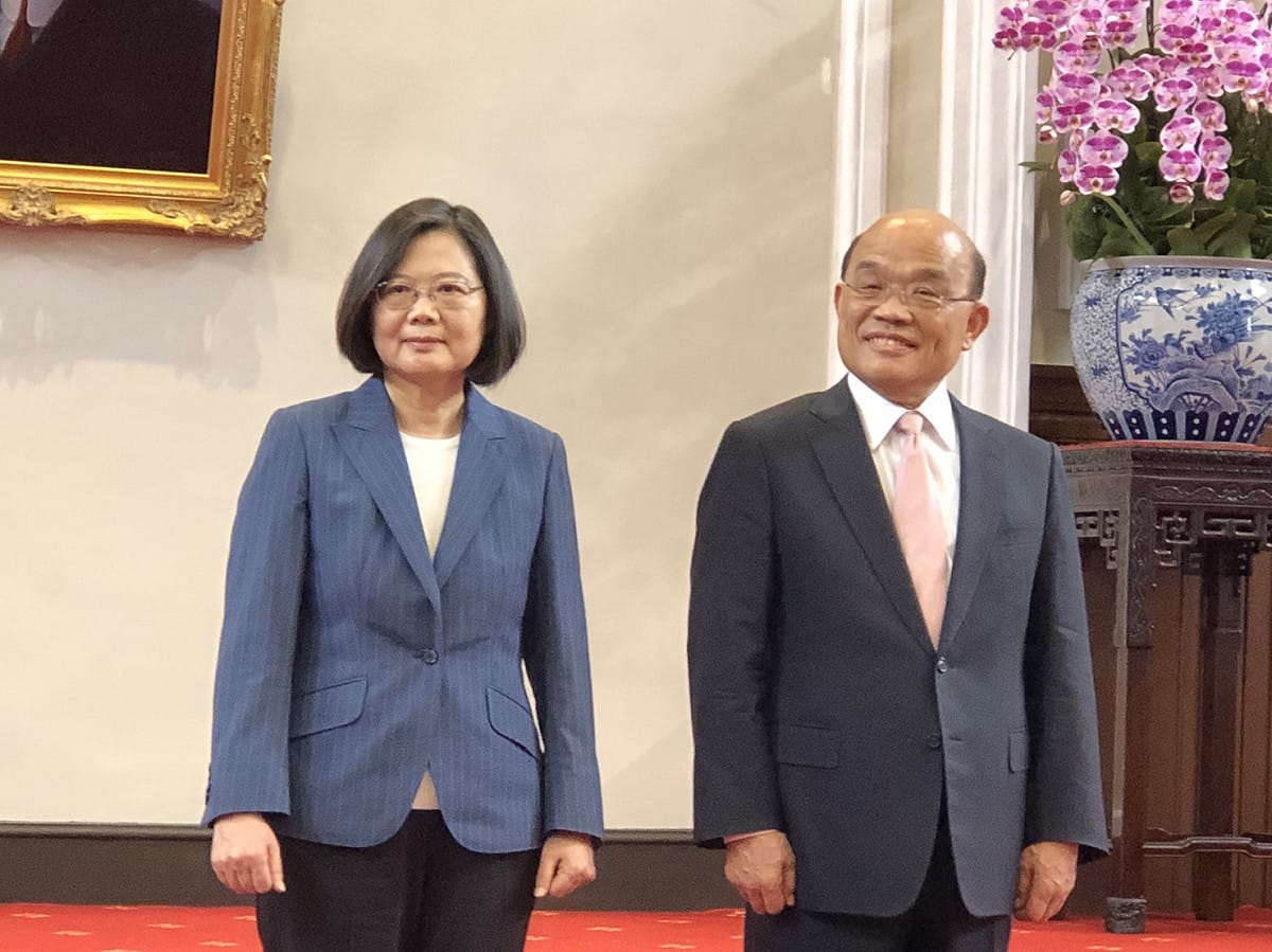 蔡英文和蘇貞昌都在臉書分享中華文化總會製作的「台灣，勇敢前行」國慶影片。 圖：謝莉慧/攝