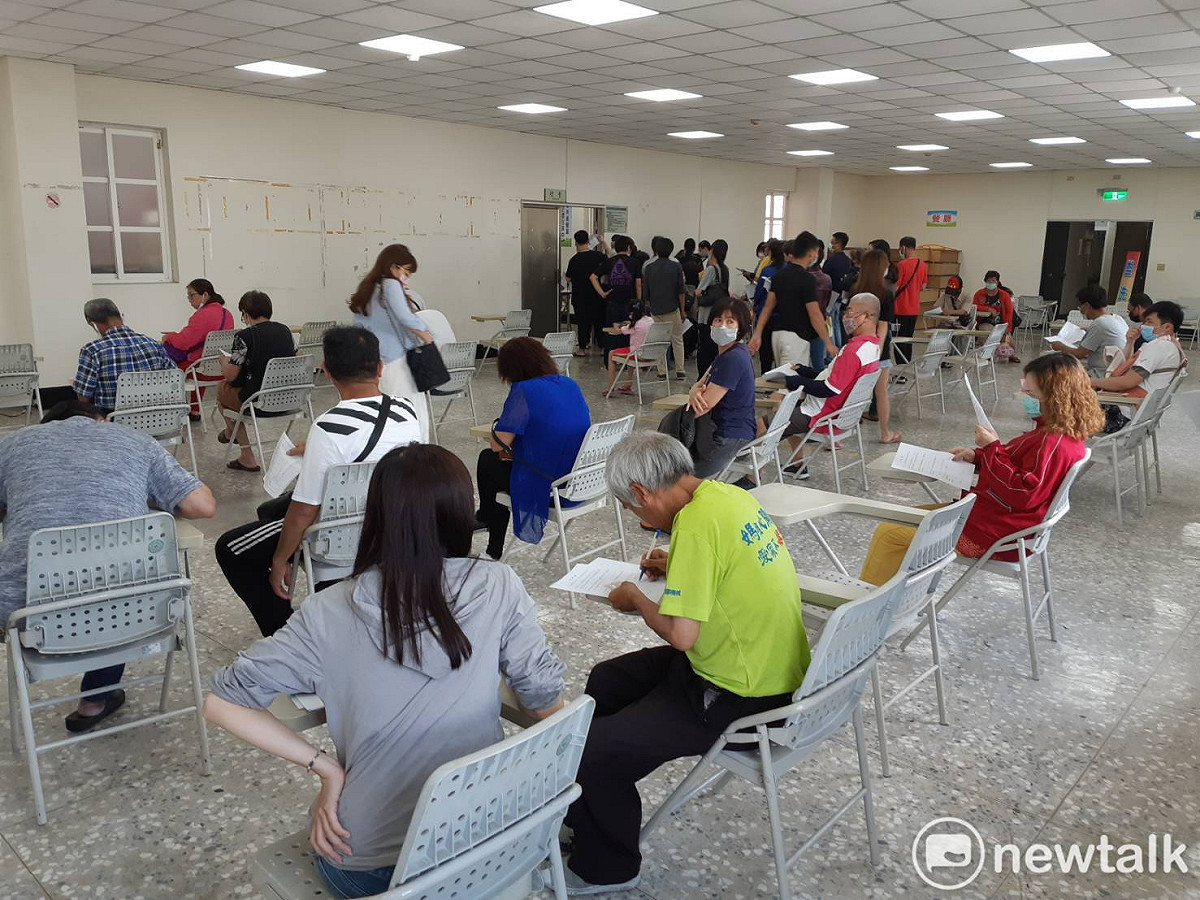 政府辦理擴大紓困方案，出現不少爭議。 圖：蔡坤龍/攝