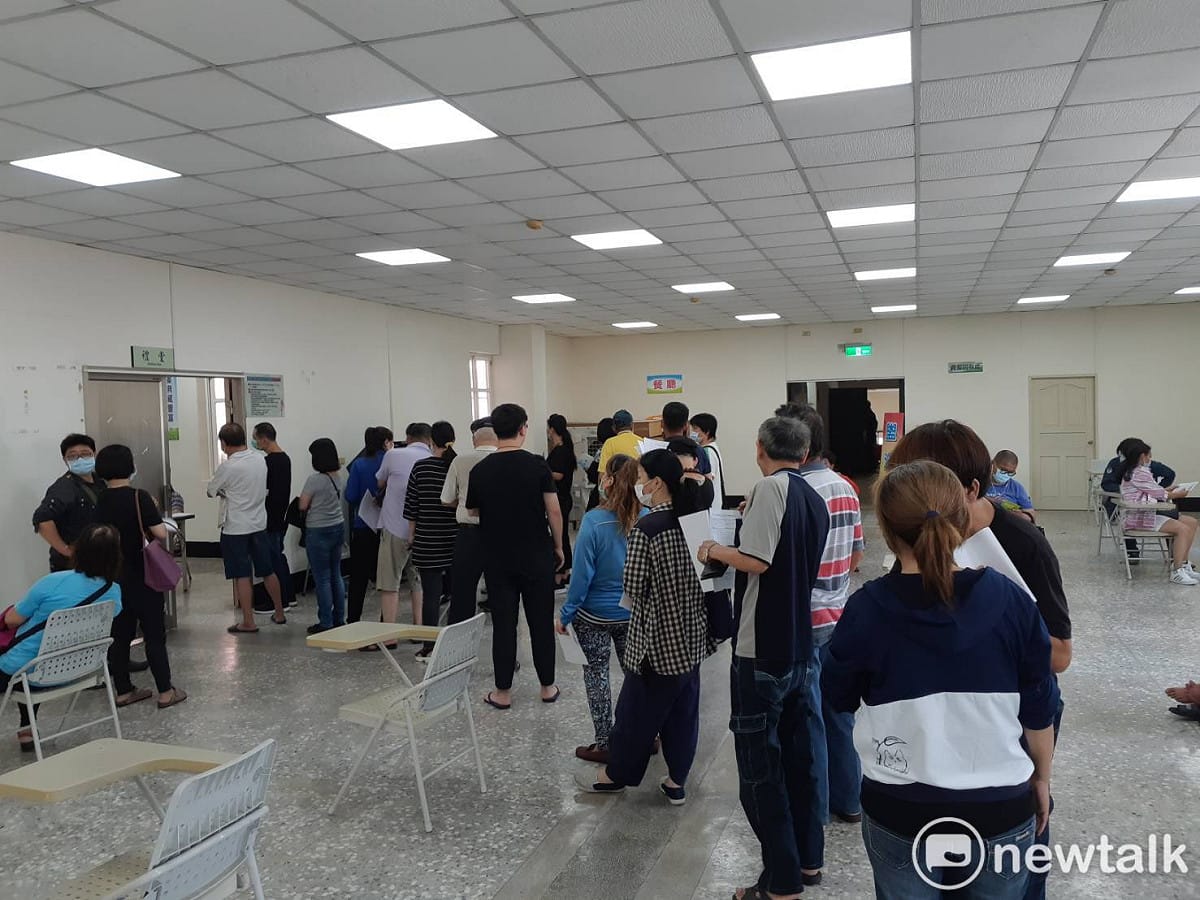 擴大紓困方案因期待與實際落差太大，導致民怨四起。 圖：蔡坤龍/攝