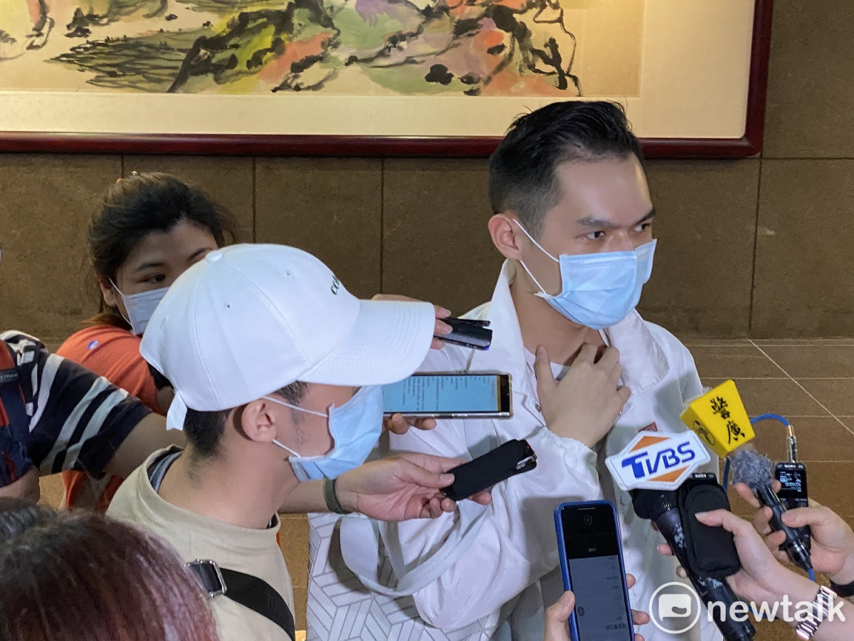 錢櫃大火案的受害者今出席北市府舉辦的家屬說明會。 圖：周煊惠 / 攝