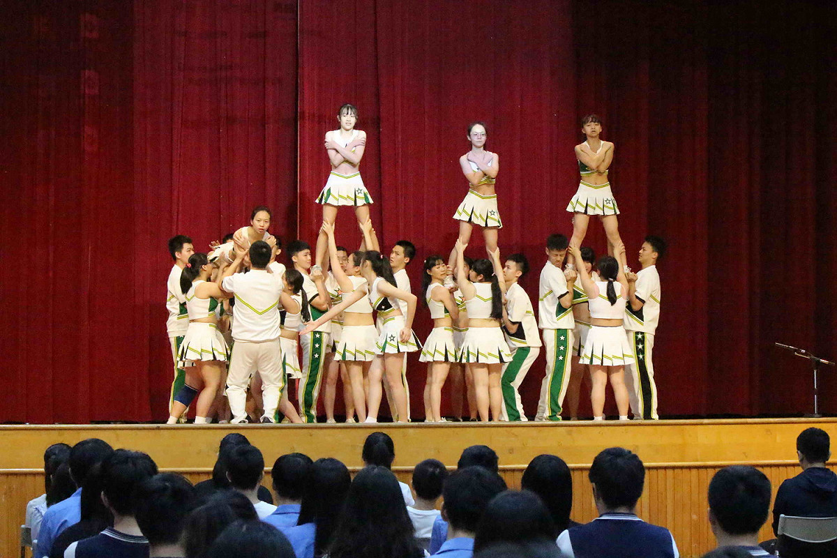 竹林中學母親節活動，職業群科的啦啦隊表演。 圖：竹林中學提供