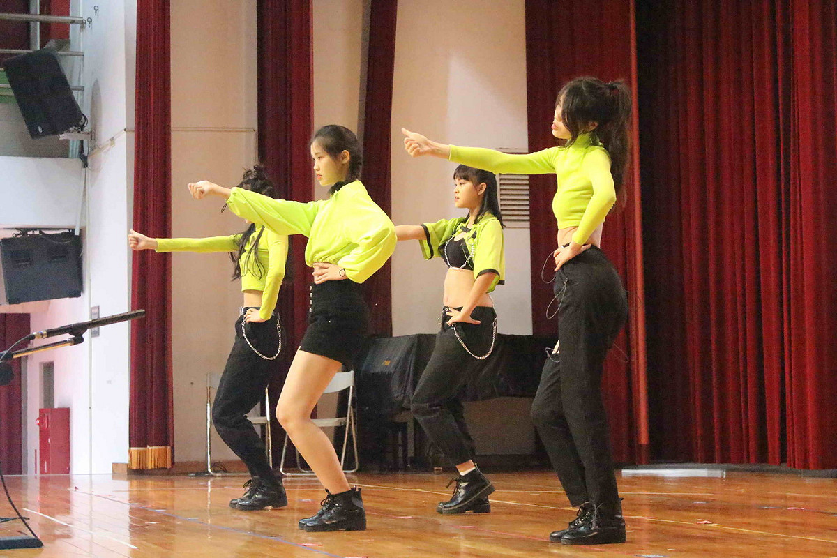 竹林中學母親節活動，職業群科的熱舞表演。  圖：竹林中學／提供