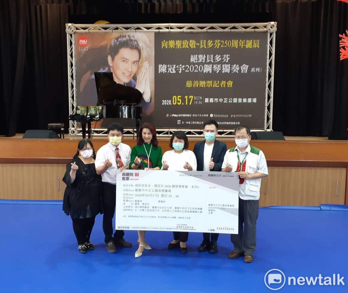 善心人士捐贈陳冠宇演奏會門票給弱勢兒童。 圖：蔡坤龍/攝