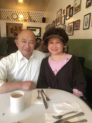 導演吳宇森(左)陪伴太太在洛杉磯休養。 圖：倪有純/提供