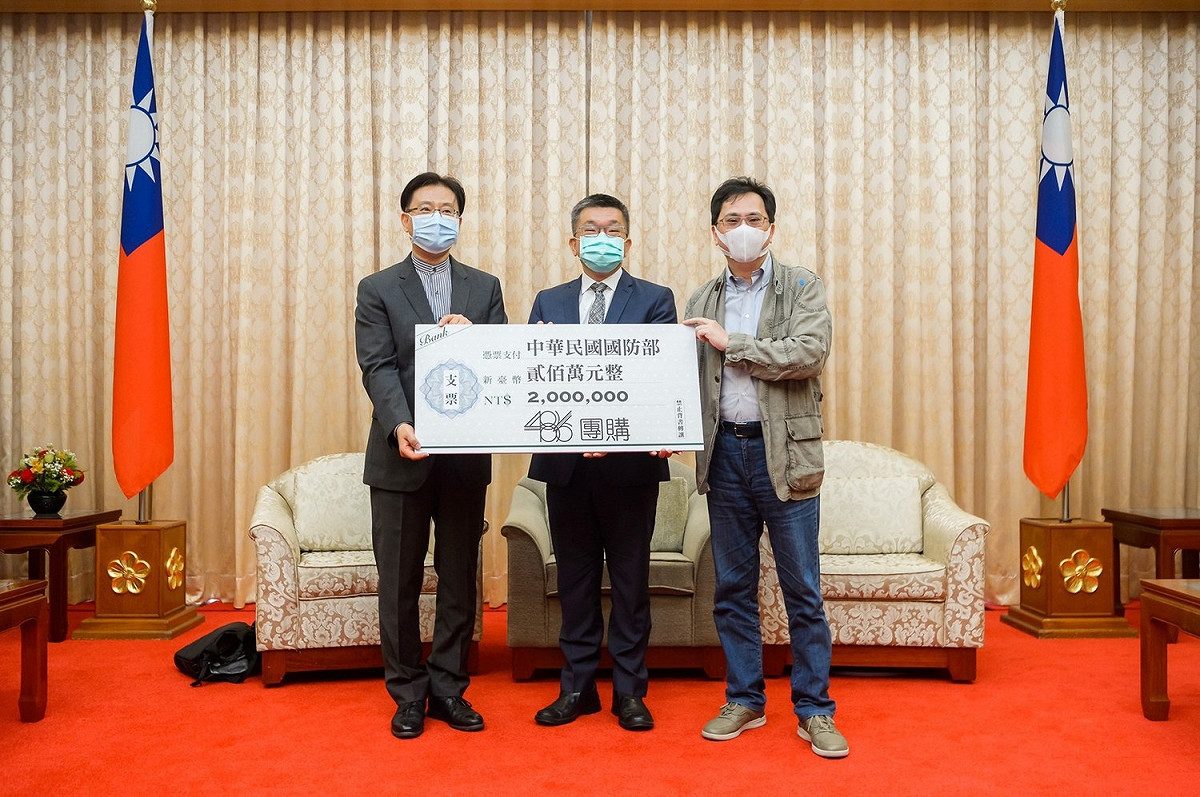 「486先生」陳延昶在蔡其昌居中協助下，宣布捐贈200萬元加菜金給海軍。 圖：蔡其昌辦公室／提供