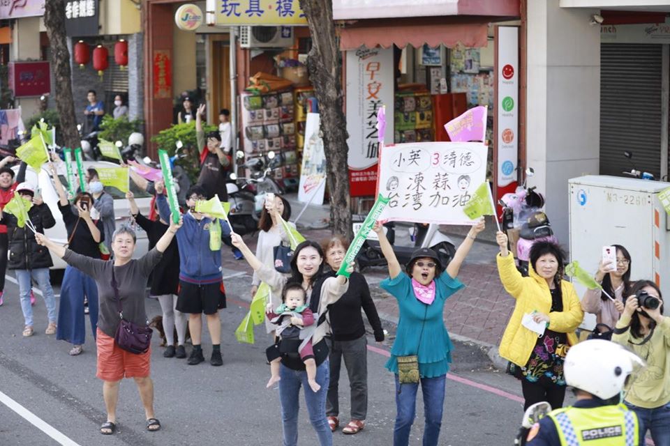 早在2020總統大選前，美國皮尤研究中心就對台灣民眾進行調查，發現民眾認同自己是台灣人比例相當高。 圖：翻攝自蔡英文臉書