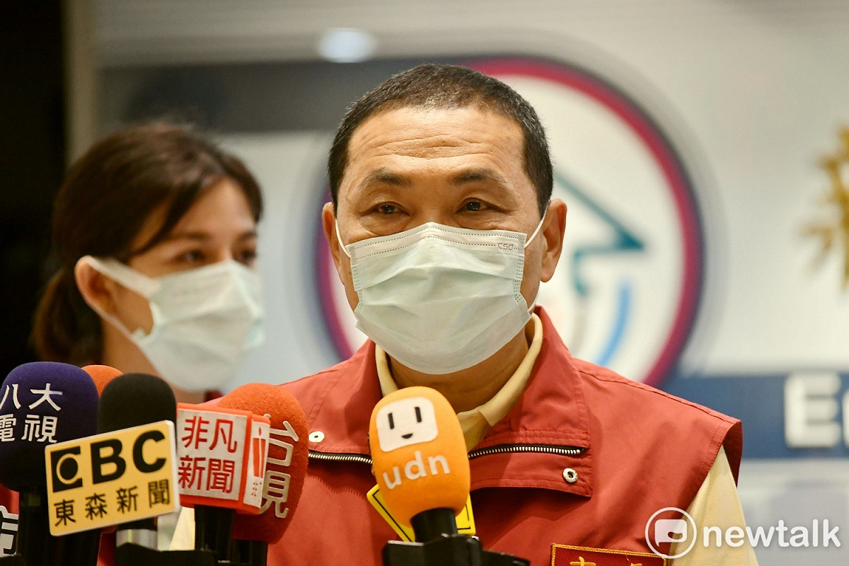 侯友宜宣布新北開放戶外500人以下空間可以不用戴口罩，但校園部份仍維持現狀。 圖：林昀真／攝