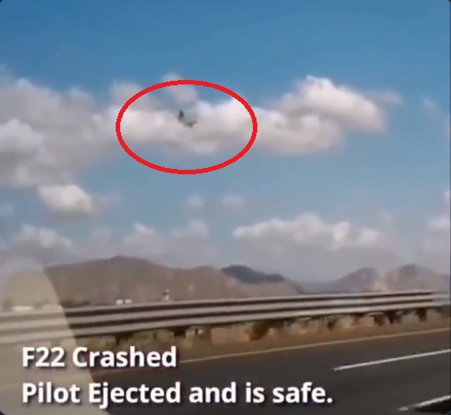 美國空軍一架F-22匿蹤戰鬥機在「例行飛行訓練」中墜毀於佛羅里達州。 圖/翻攝於推特