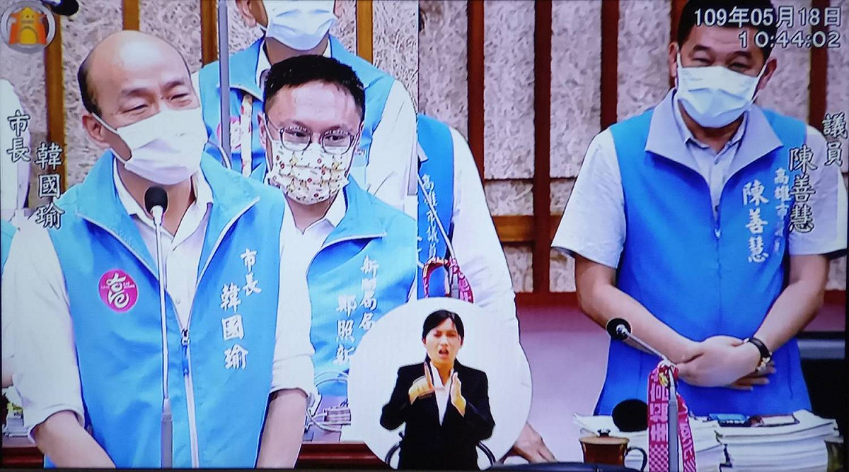 韓國瑜(左)接受無黨團結聯盟質詢。 圖：翻攝高市議會直播畫面