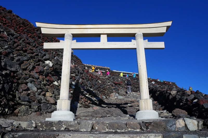富士山登山步道上的鳥居。 圖 : 翻攝自hiking.biji.co