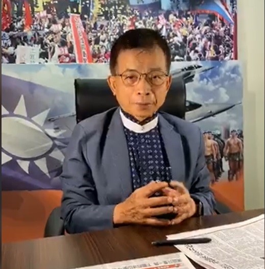 國民黨立委賴士葆稍早在臉書直播，痛批總統府電腦遭駭客入侵一事，他認為總統蔡英文應出來說清楚。 圖：翻攝自賴士葆直播片段