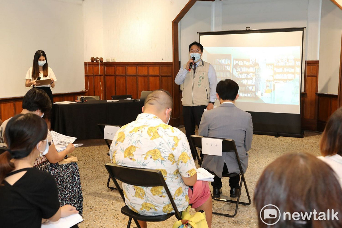 因應新冠肺炎對藝文活動、場館及產業等造成的衝擊，台南市政府文化局與台南市工商發展投資策進會今日合辦台南獨立書店紓困說明會。 圖：黃博郎／攝