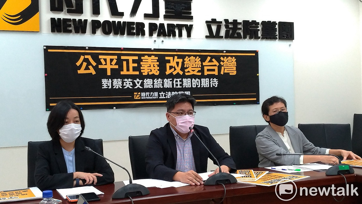 時代力量立法院黨團上午舉行「公平正義 改變台灣」黨團會議會後記者會。 圖:陳佩君/攝