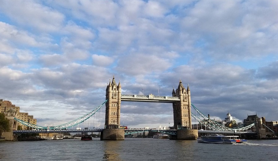 英國家庭3月和4月銀行存款增加逾300億英鎊（約1.1兆新台幣），創歷史新高。 圖：林序家/攝