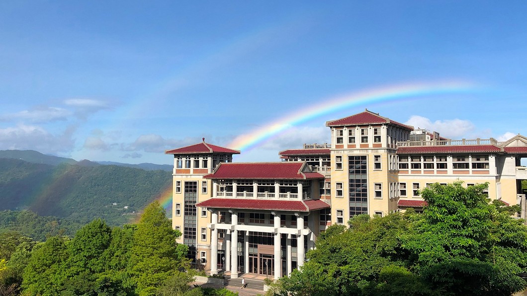 新北市華梵大學祭出念書「免費」招生，宣布9月起將提供大一新生與學雜費同額的獎學金。 圖：翻攝華梵大學臉書