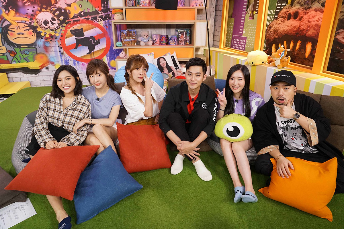 李唯楓上《Game什麼東西》於5月21日晚間9點播出。左起：何美、陳瑀希、小優、李唯楓、大魚、阿達。 圖：狼谷競技台/提供