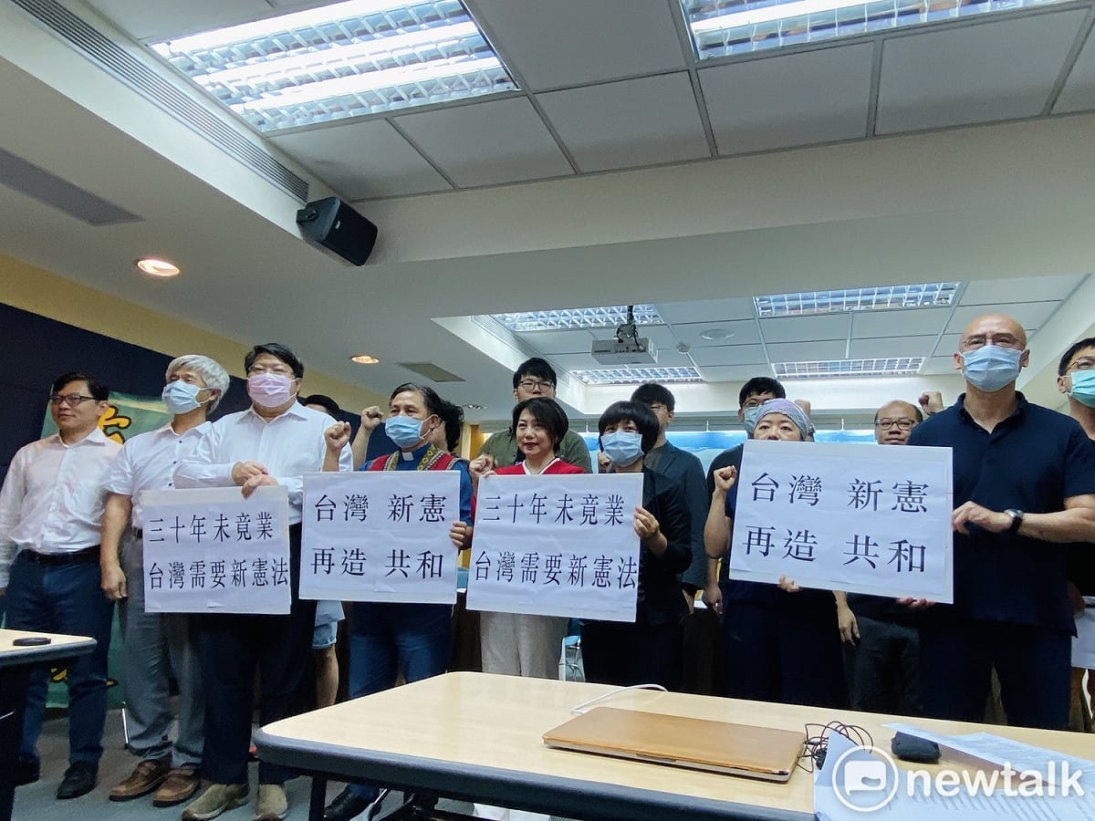 14公民團體發起《新憲聲明》。 圖：周煊惠 ／攝