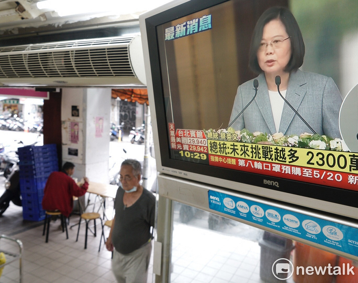 店家電視正播放蔡英文就職演說。 圖：張良一／攝