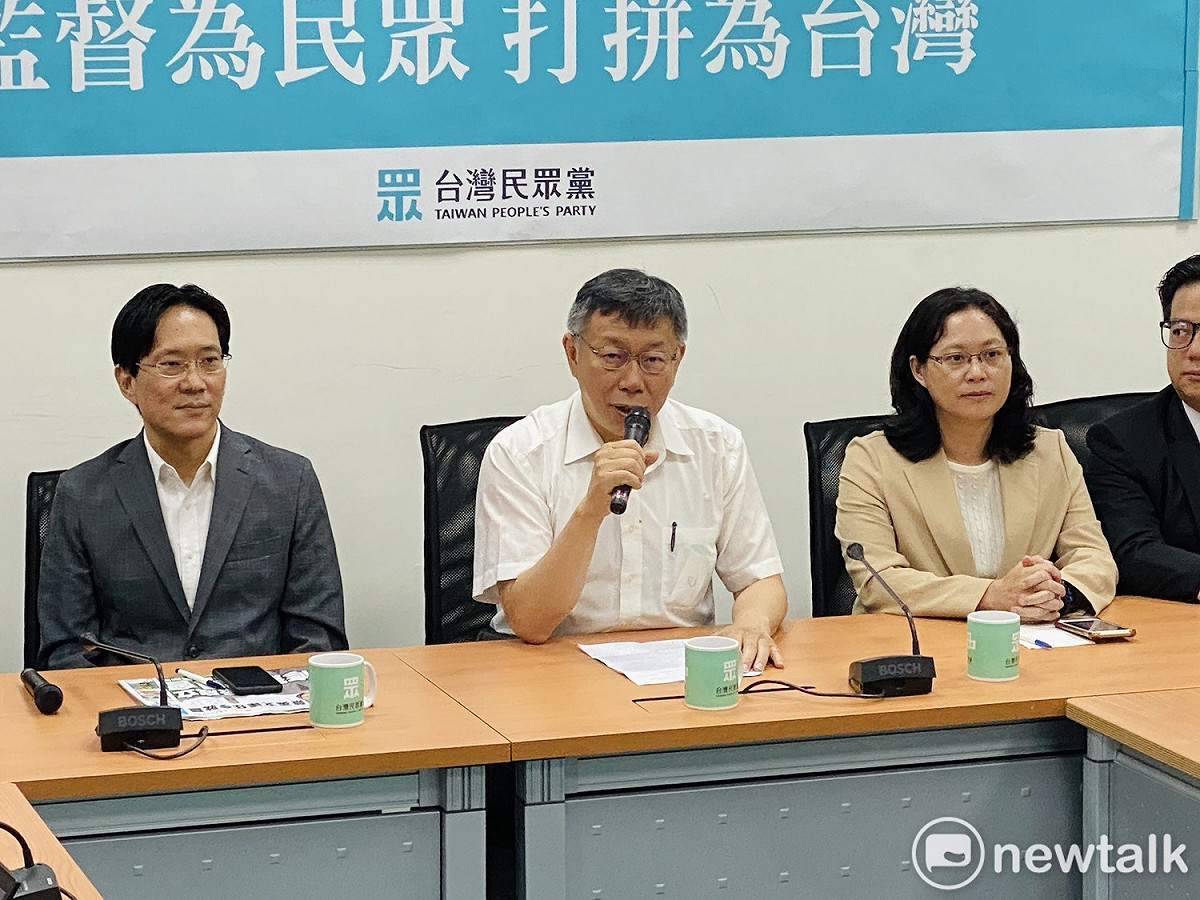 民眾黨主席柯文哲及民眾黨團總召賴香伶、副總召張其祿。 圖：周煊惠 ／攝（資料照）