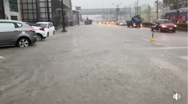 民進黨議員邱俊憲也放上高雄市部份地區目前情形，提醒民眾注意。 圖：擷取自邱俊憲臉書