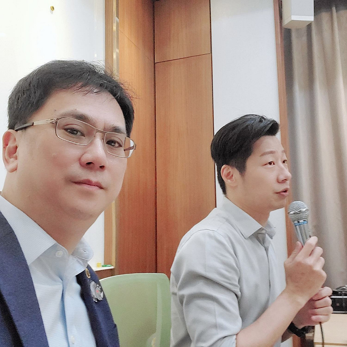 「486先生」陳延昶與立委林昶佐今（22）於立法院舉行記者會 圖：翻攝自「486先生」臉書