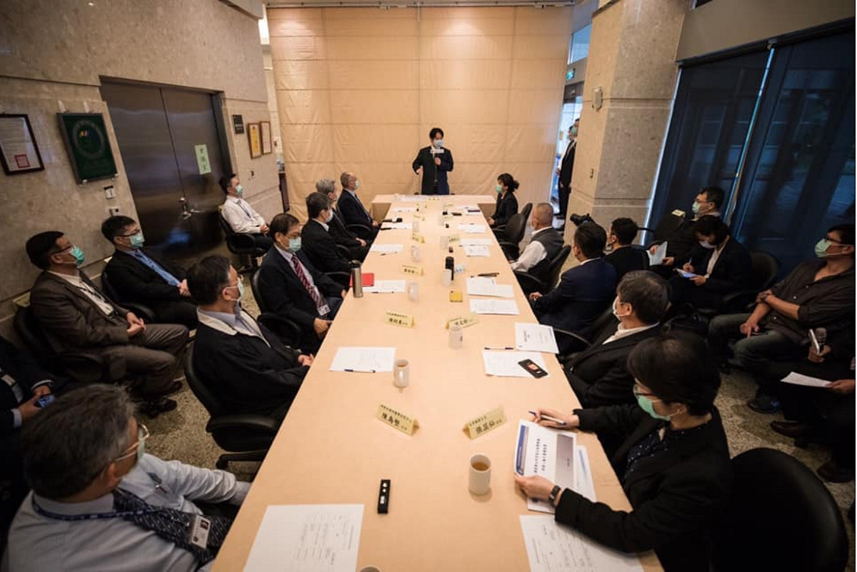 副總統賴清德視察國家衛生研究院。 圖：翻攝自賴清德臉書
