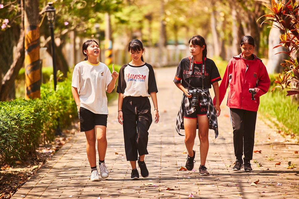 由左至右為成員侯家慧、何玉婷、侯秀甄、林宣妗。 圖：移民署／提供