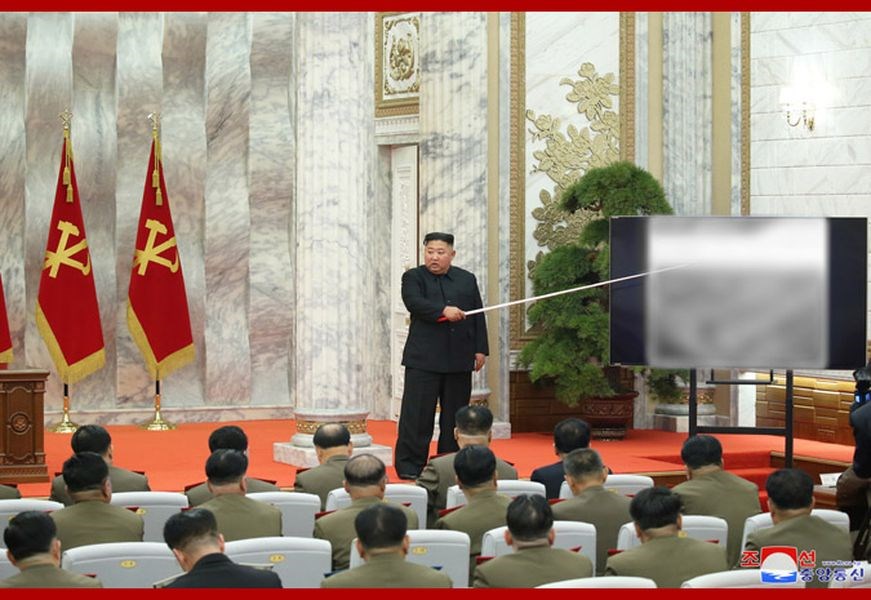 金正恩在神隱逾3周後，親自主持中央軍委會第四次擴大會議。 圖/翻攝自KCNA
