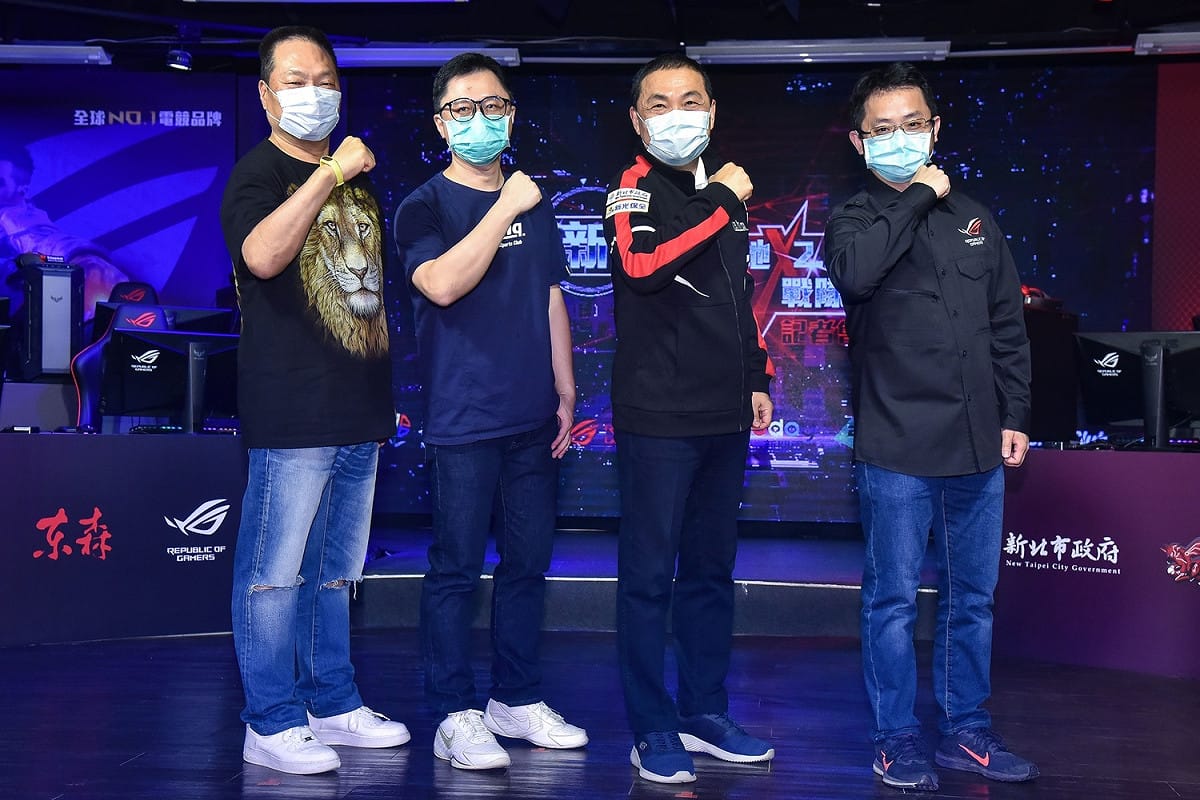 左起，東森集團王令麟總裁、ahq e-Sports Club林呈洋執行長、新北市侯友宜市長、華碩聯合科技開放平台鐘偉剛總經理共同推動電競生態系在新北市扎根茁壯。 圖：ASUS/提供