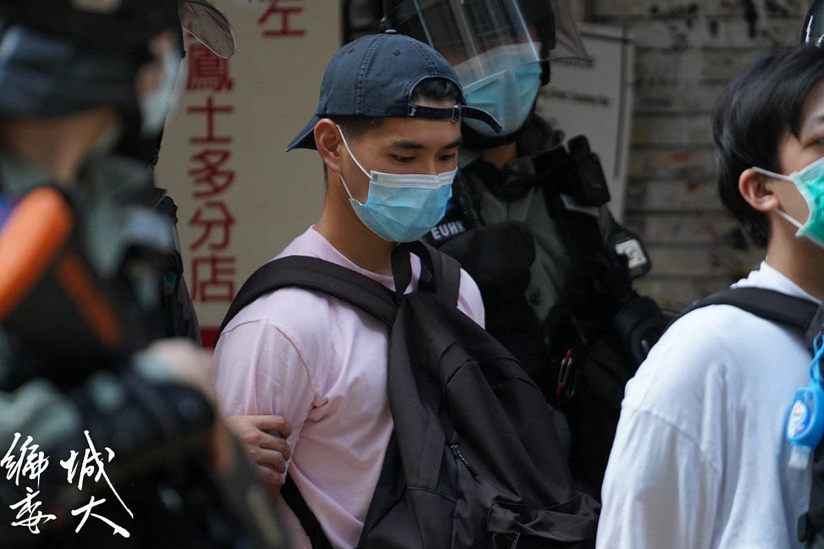 警方分別於銅鑼灣崇光百貨、德發大廈和鵝頸橋底進行大型搜捕行動。 圖：翻攝自香港城市大學學生會編輯委員會
