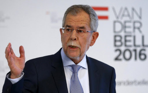 奧地利總統范德貝倫（Alexander Van der Bellen）帶頭違反2019冠狀病毒疾病（COVID-19）防疫規定，在餐廳晚間11時打烊後仍然逗留不去，他今天承認犯錯並道歉。 圖 : 翻攝自pnnd.org
