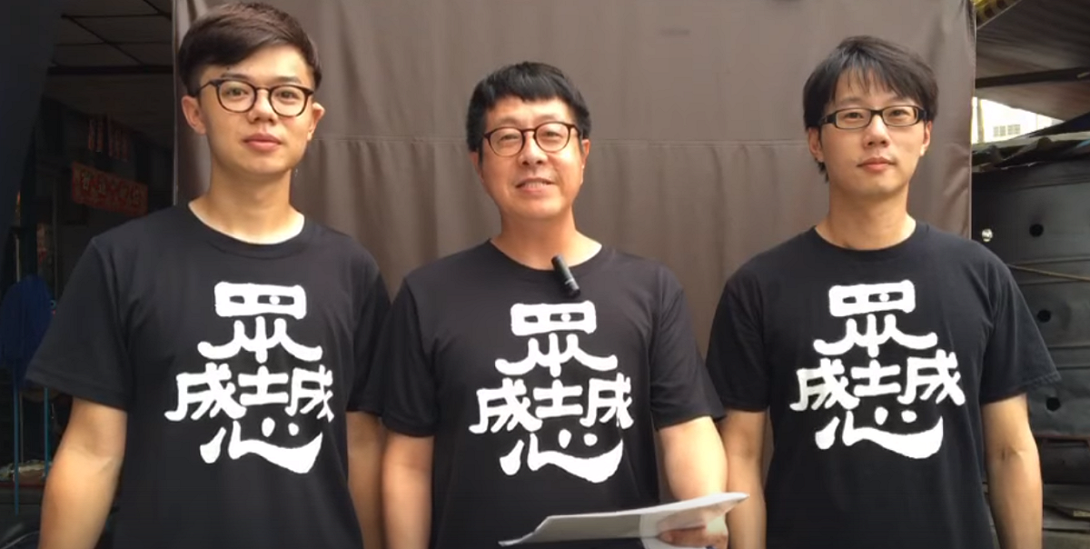 「罷韓四君子」中的尹立(中)、陳冠榮(右)及張博洋(左)高聲齊喊「6月6號站出來！返鄉搶救高雄！投票戰勝恐懼！拒絕韓式詐欺！」 圖：翻攝自Wecare高雄臉書