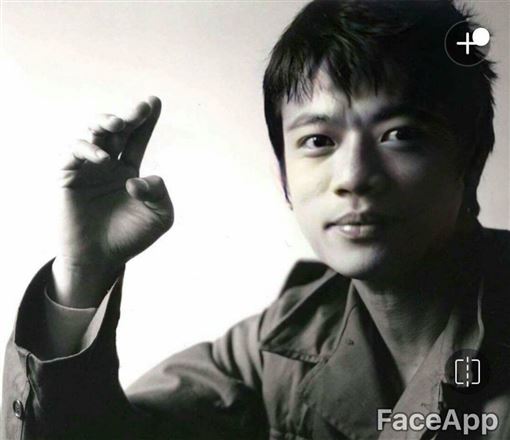 吳朋奉生前指定要這張黑白照當他人生句點的遺照。 圖：翻攝臉書