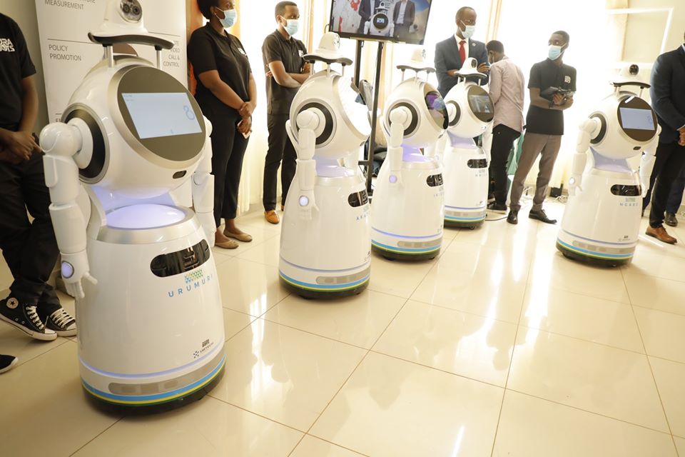 聯合國開發計劃署(UNDP)捐贈「防疫機器人」。   圖：翻攝自Ministry of ICT and Innovation - Rwanda臉書