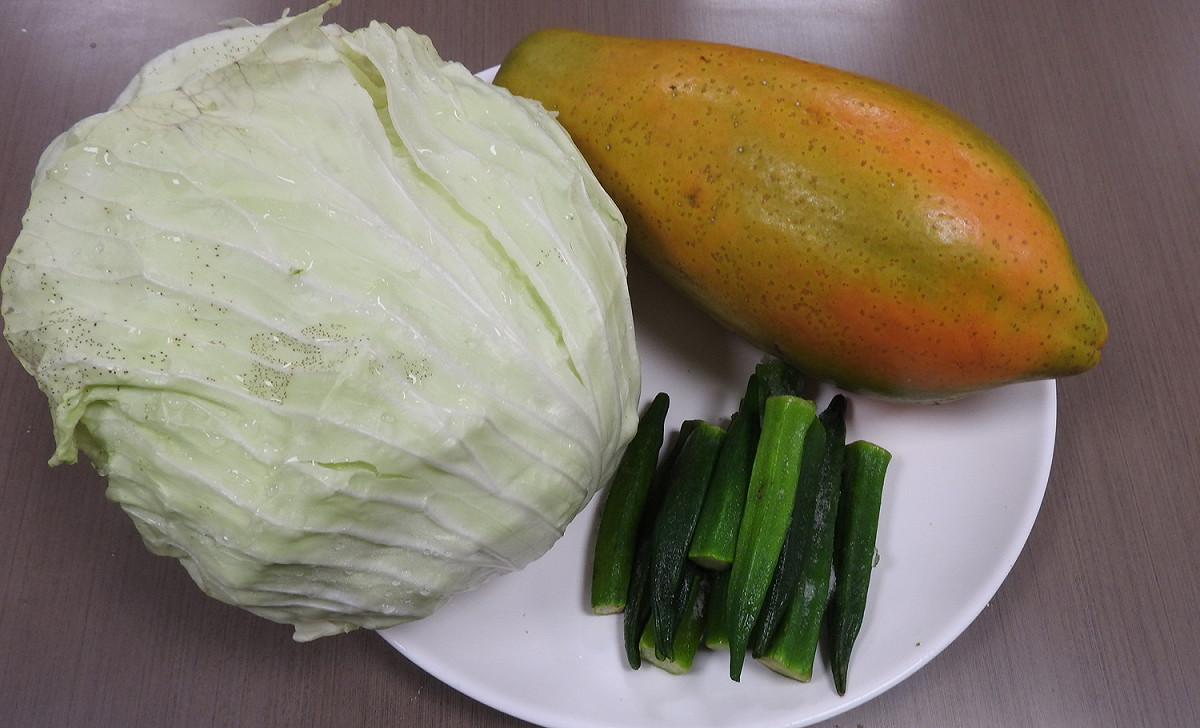 秋葵、高麗菜和木瓜都是養胃食物，能保護胃壁，緩解消化不良。 圖：台南市立醫院／提供