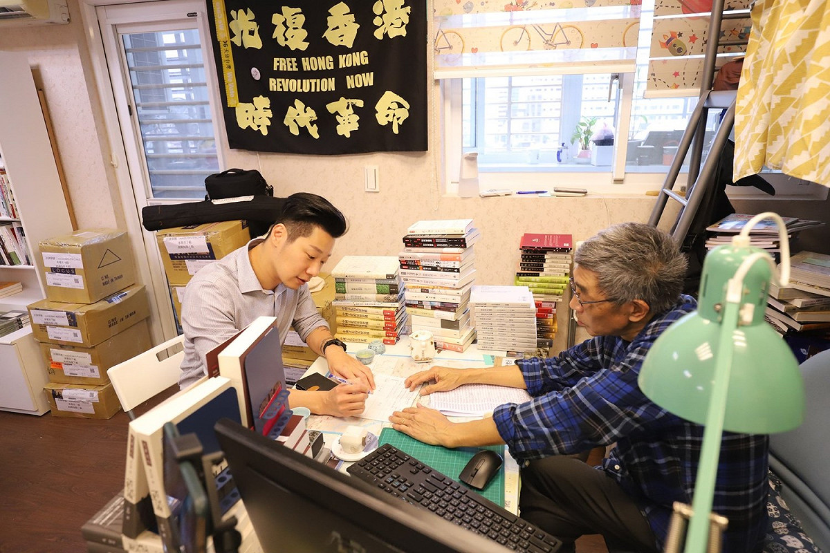 無黨籍立委林昶佐在臉書透露，自己26日特別拜訪銅鑼灣書店老闆林榮基，聊聊在台的生活。 圖:林昶佐臉書