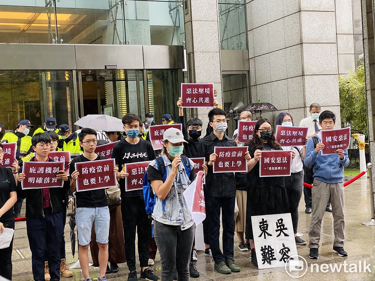 圖為台港青年日前聚集香港經貿辦事處抗議中國人大將強行通過港版國安惡法。 圖：周煊惠 ／攝（資料照）