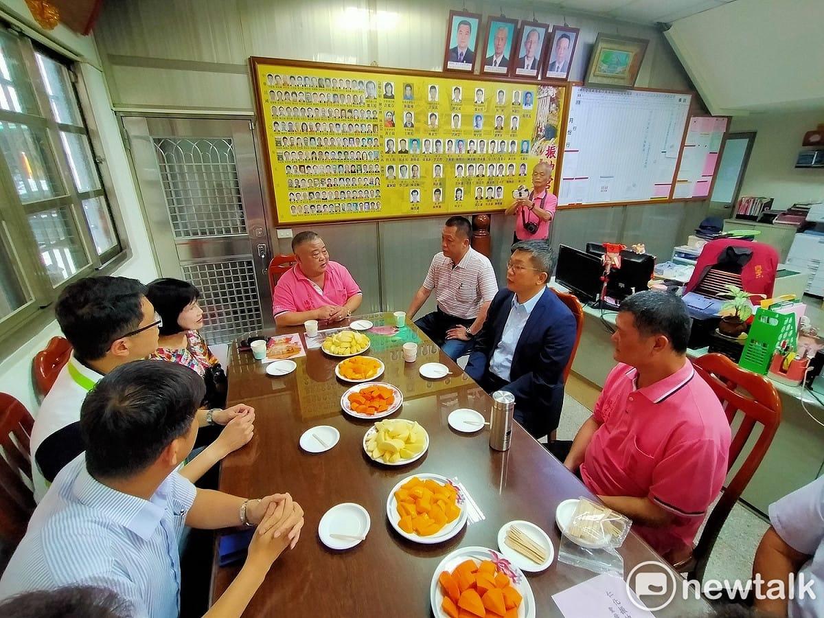 立法院副院長蔡其昌與振坤宮主要幹部茶敘。 唐復年/攝